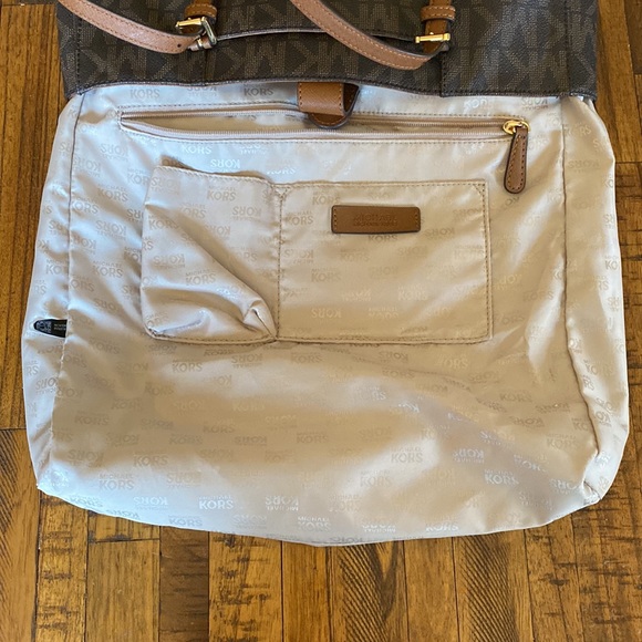 Michael Kors Jet Set Travel Large Logo Tote Brown/Tan Gold Hardware EUC - Picture 5 of 7